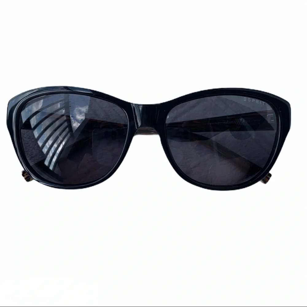 NWOT Esprit • Oval Marbled Statement Sunglasses